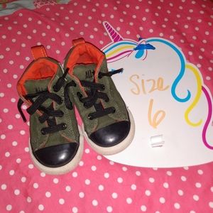 Army Green Converse size 6